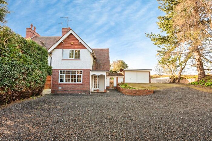 3 Bedroom Semi Detached House For Sale In Wolverhampton Road, Kidderminster, Worcestershire, DY10