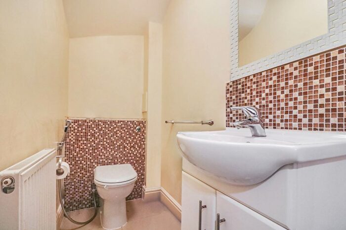 4 Bedroom Town House To Rent In Clay Lane, Harrow, HA3
