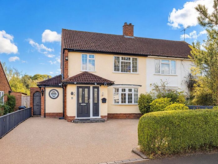 3 Bedroom Property For Sale In Orchard Close, Radlett, WD7