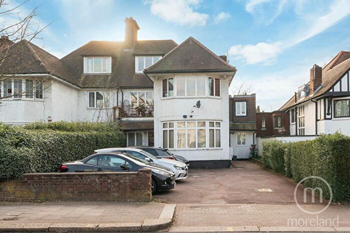 2 Bedroom Apartment To Rent In Finchley Road, Golders Green, London, NW11