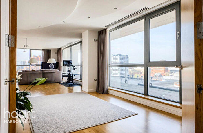 2 Bedroom Penthouse To Rent In Breathtaking City Centre Penthouse, B1