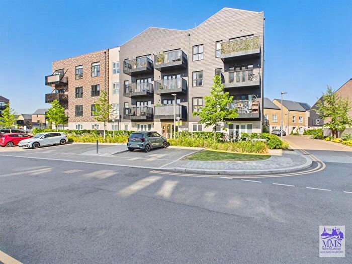 1 Bedroom Flat For Sale In Glenway Road, Rochester, ME1