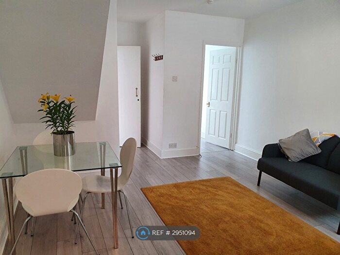 1 Bedroom Flat To Rent In Cardigan Gardens, Reading, RG1