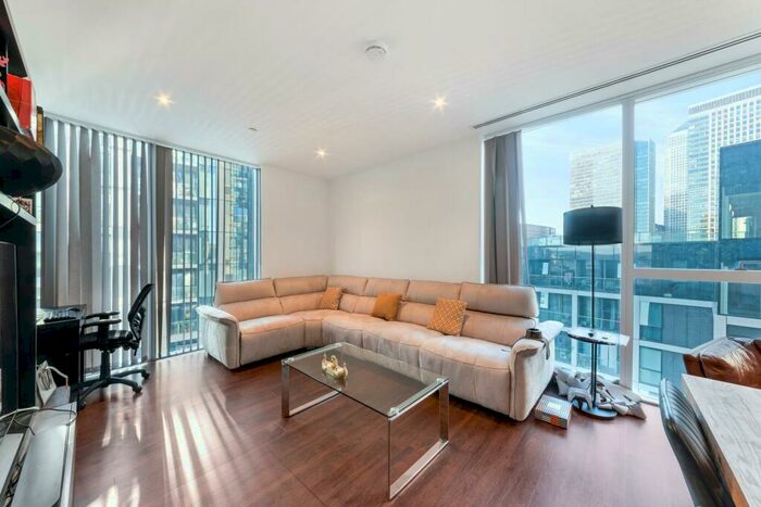 2 Bedroom Apartment To Rent In Maine Tower, Harbour Way, Canary Wharf, London, E14