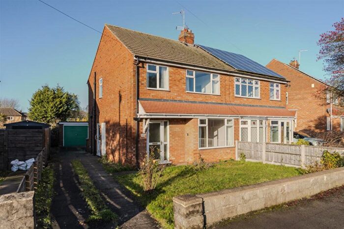 3 Bedroom Semi Detached House For Sale In Bolingbroke Road, Scunthorpe, DN17