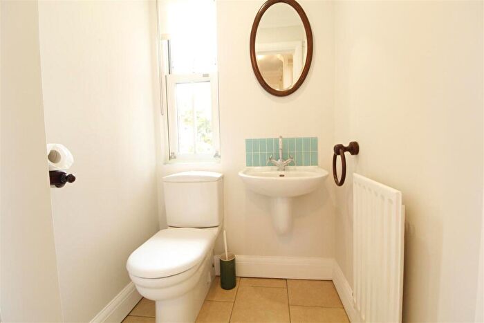 2 Bedroom Cottage To Rent In Coldharbour Road, Pyrford, GU22