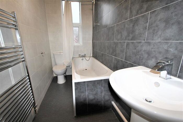 6 Bedroom House To Rent In Stanmore Crescent, Leeds, LS4