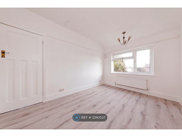 3 Bedroom End Of Terrace House To Rent In The Glade, Croydon, CR0