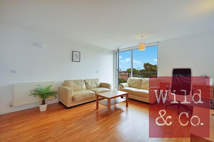 2 Bedroom Apartment To Rent In Dunn Street, London, E8
