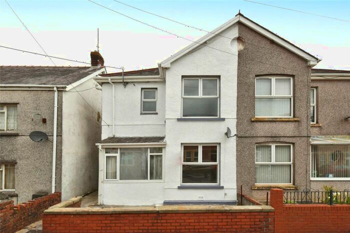 3 Bedroom House To Rent In Heol Las, Ammanford, Carmarthenshire, SA18