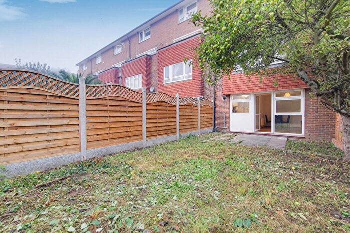 4 Bedroom Flat To Rent In Congreve Street, London, SE17