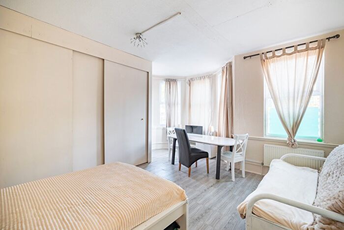 2 Bedroom Flat To Rent In Talgarth Mansions, Talgarth Road, Fulham, London, W14