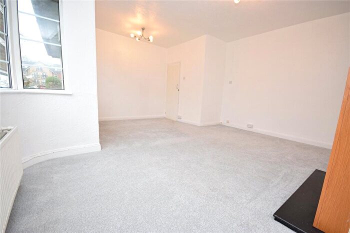 2 Bedroom Apartment To Rent In Sandringham Drive, Leeds, West Yorkshire, LS17