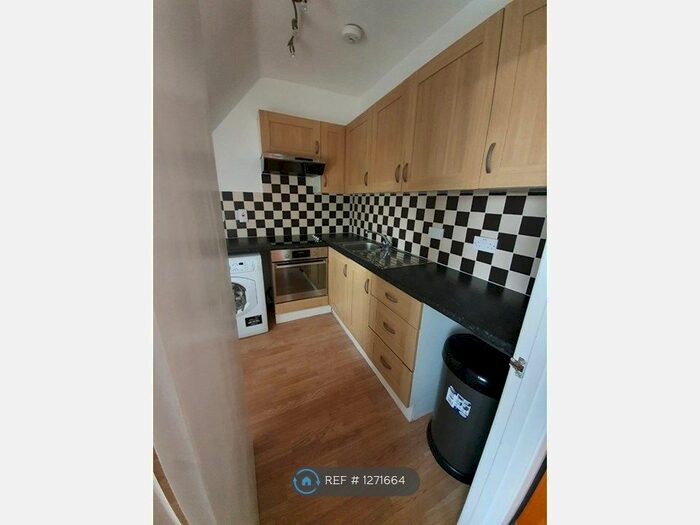 Studio To Rent In Deansbrook Road, Edgware HA8