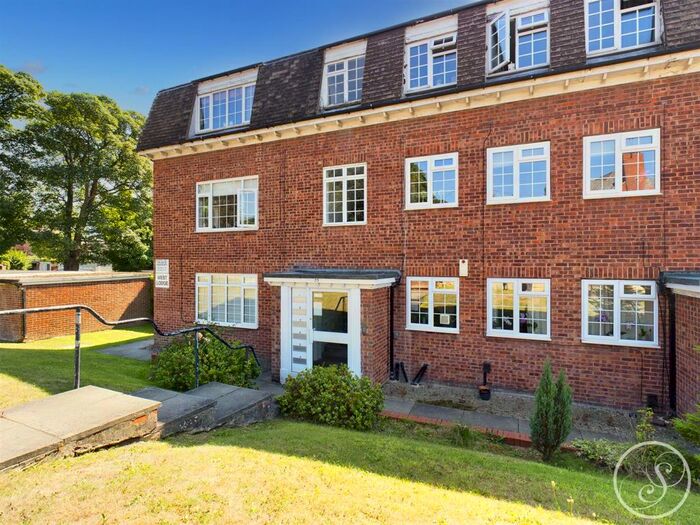 2 Bedroom Flat To Rent In Stainbeck Lane, Leeds, LS7