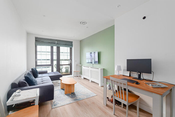 1 Bedroom Flat For Sale In Deauville Close, London, E14