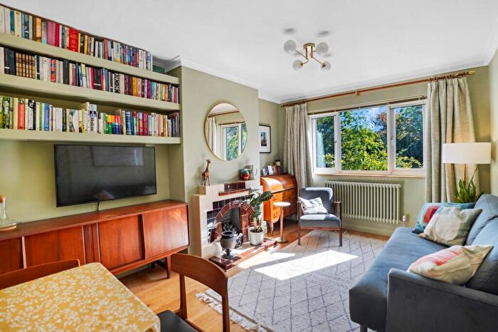 2 Bedroom Flat For Sale In Spurgeon Road, Crystal Palace, London, SE19