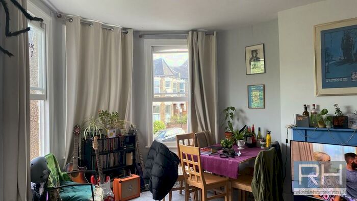 2 Bedroom Apartment To Rent In Burgoyne Road, Harringay, London, N4