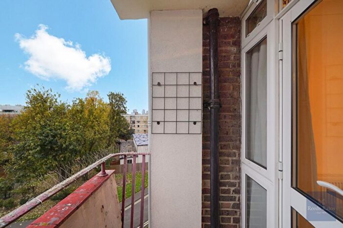 1 Bedroom Apartment For Sale In Howland Estate, London, SE16