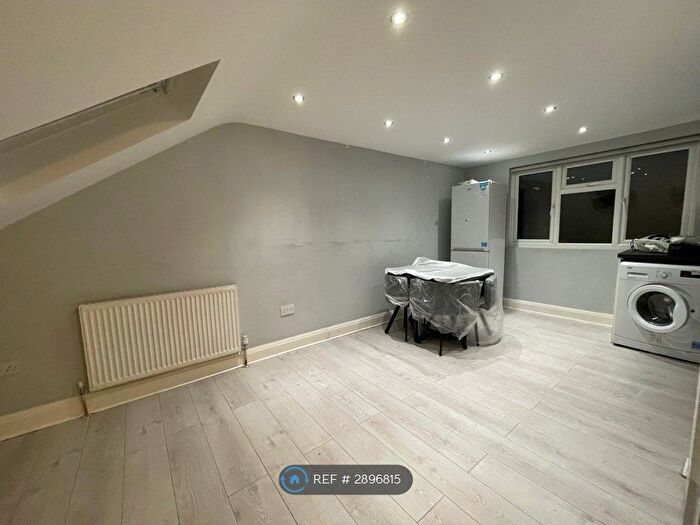 3 Bedroom Flat To Rent In Bellamy Drive, Stanmore, HA7