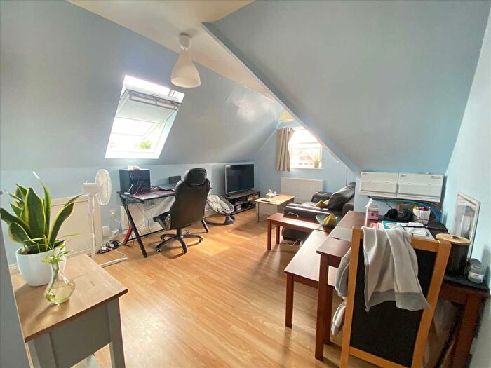 1 Bedroom Flat To Rent In Hamilton Road, Ealing, W5