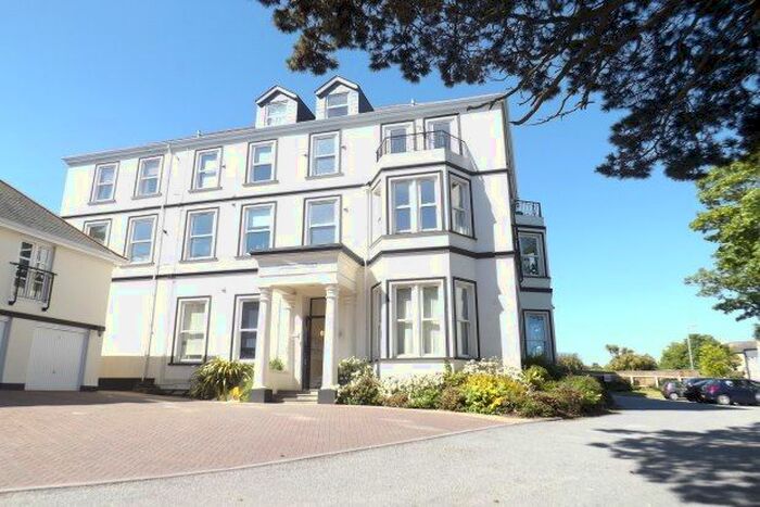 2 Bedroom Flat To Rent In Imperial Court, Falmouth, TR11
