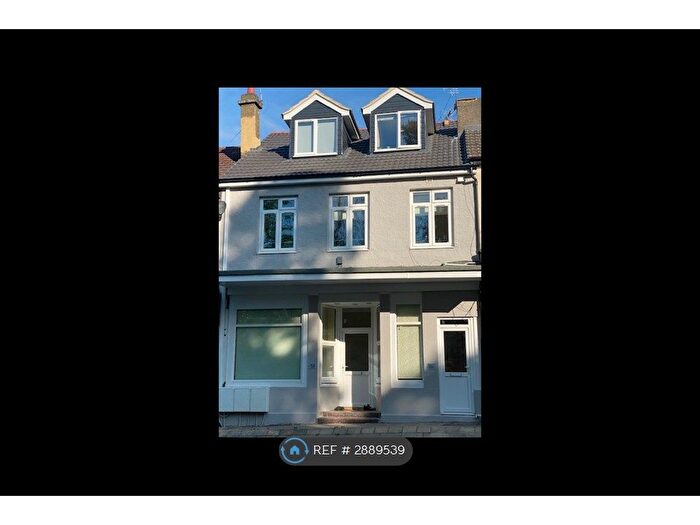 2 Bedroom Flat To Rent In Haemes House, Camberley, GU16