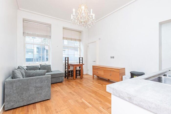 2 Bedroom Property To Rent In L Causewayside, Edinburgh, EH9