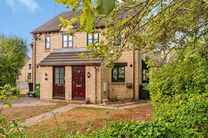 2 Bedroom End Of Terrace House For Sale In Hereford Close, Chippenham, SN14