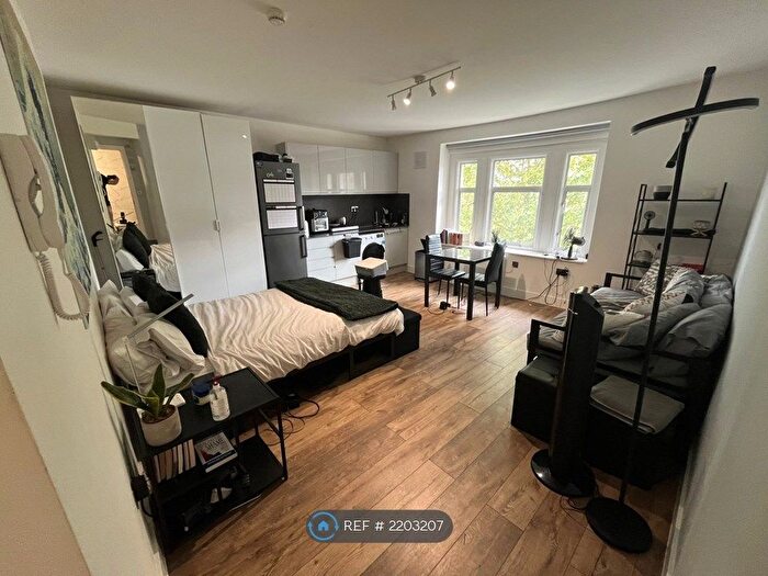Studio To Rent In Junction Road, London, N19