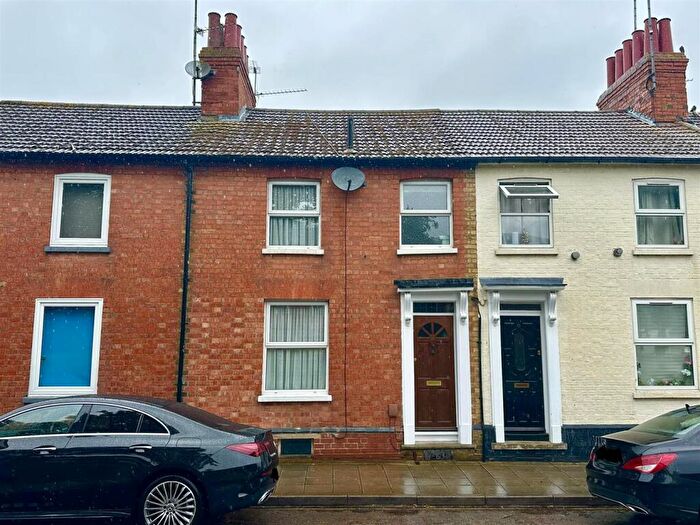 2 Bedroom Terraced House For Sale In High Street, New Bradwell, Milton Keynes, MK13