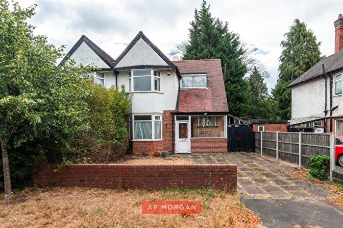 3 Bedroom Semi Detached House For Sale In Highfield Road, Hall Green, Birmingham, West Midlands, B28