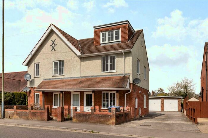 1 Bedroom Maisonette To Rent In Netherhampton Court, - Netherhampton Road, Salisbury, Wiltshire, SP2