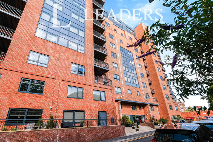 2 Bedroom Flat To Rent In Hurst Street, L1