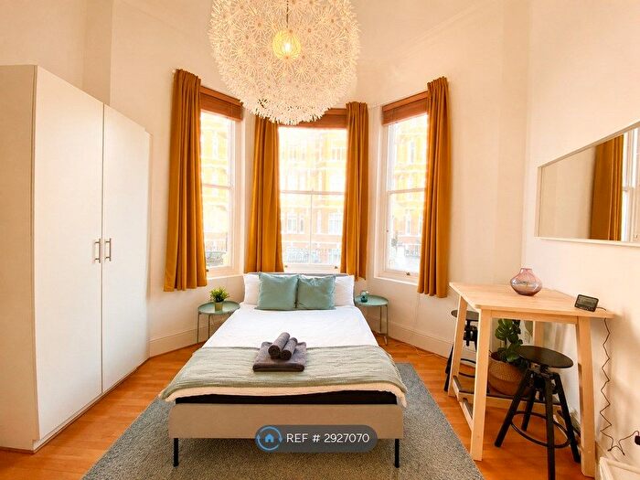 Studio To Rent In Holland Park Gardens, London, W14