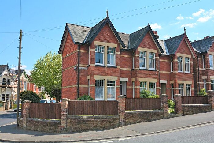 2 Bedroom Property To Rent In Mill Hill Road, Cowes, PO31