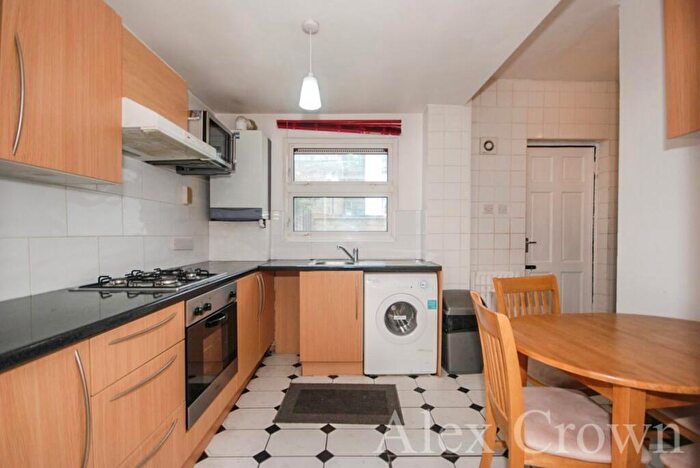 2 Bedroom Flat To Rent In Blackstock Road, Finsbury Park, N4