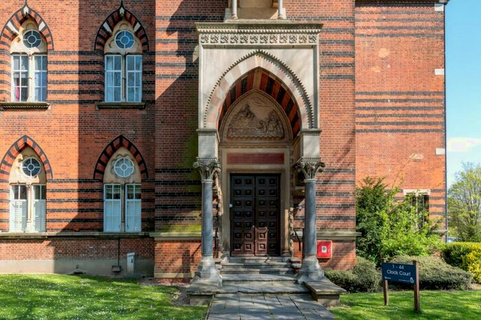 1 Bedroom Duplex To Rent In Clock Court, Victory Road, E11