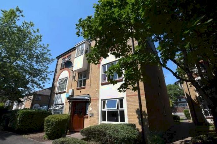 4 Bedroom Flat To Rent In Longfellow Way, Bermondsey, SE1