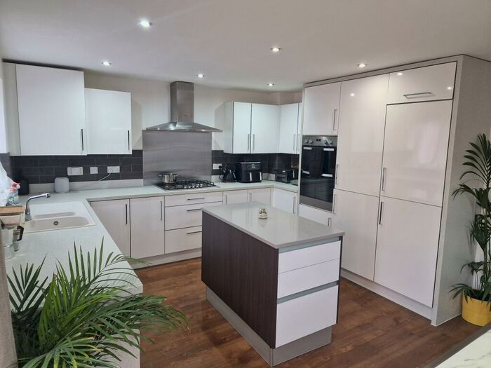 4 Bedroom Detached House To Rent In Long Ground Road, Patchway, Bristol, BS34