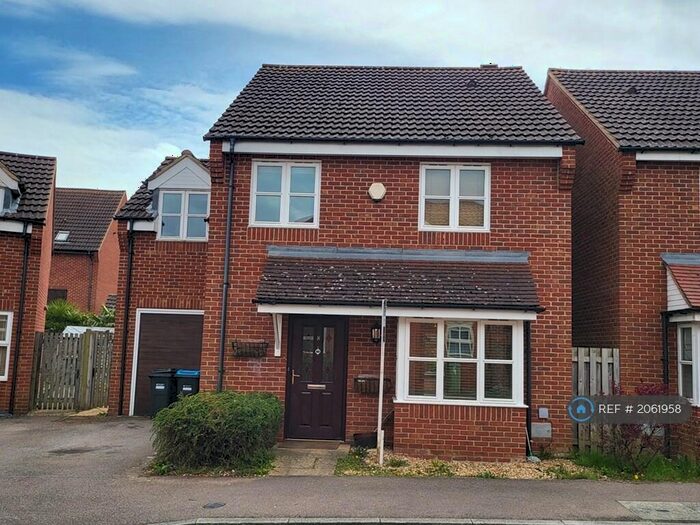 4 Bedroom Semi-Detached House To Rent In Levens Hall Drive, Milton Keynes, MK4