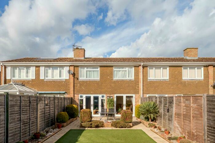 3 Bedroom Terraced House For Sale In Queens Crescent, Clanfield, Bampton, Oxfordshire, OX18