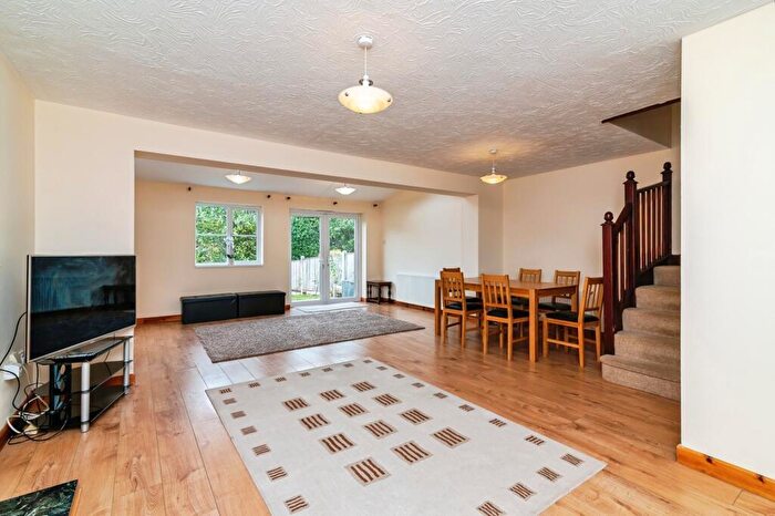 3 Bedroom Semi-Detached House For Sale In Kestrel Drive, Bingham, Nottinghamshire, NG13