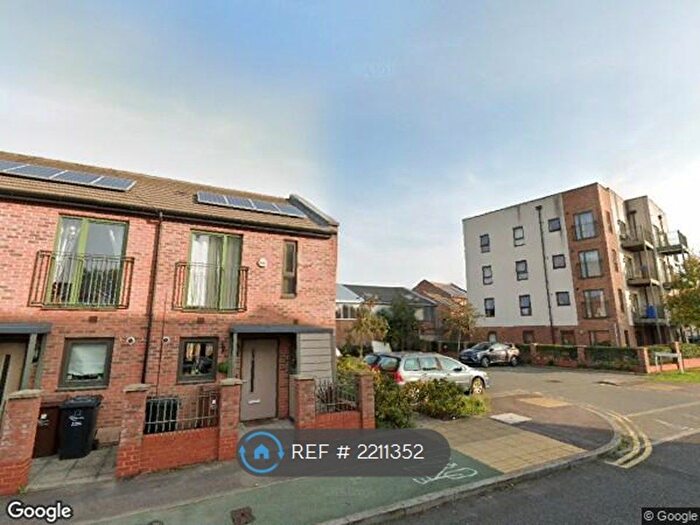2 Bedroom End Of Terrace House To Rent In Ager Avenue, Dagenham, RM8