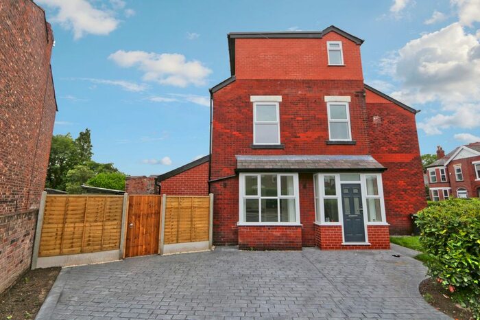 4 Bedroom Semi-Detached House To Rent In Woodfield Road, Salford, M6