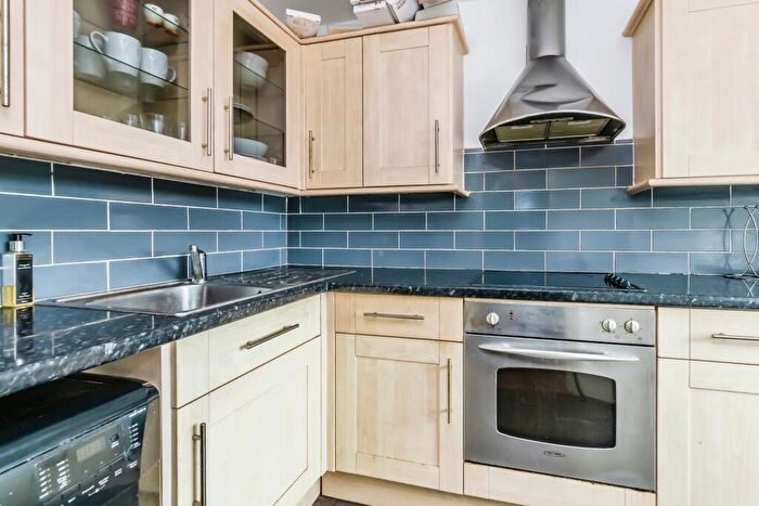 2 Bedroom Flat For Sale In Pennycroft, Pixton Way, Croydon, CR0