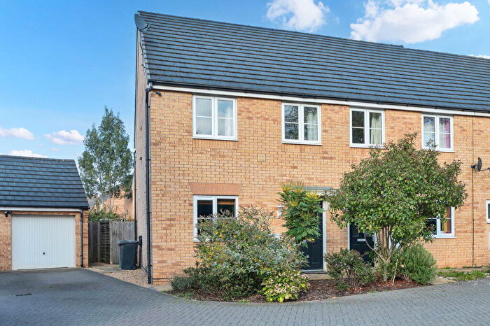 3 Bedroom End Of Terrace House For Sale In Flinders Drive, Peterborough, PE7
