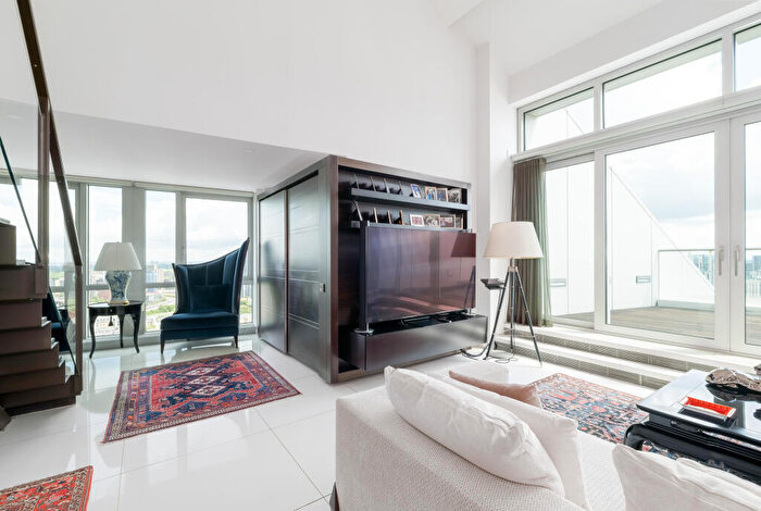 3 Bedroom Flat For Sale In Fairmont Avenue, London, E14