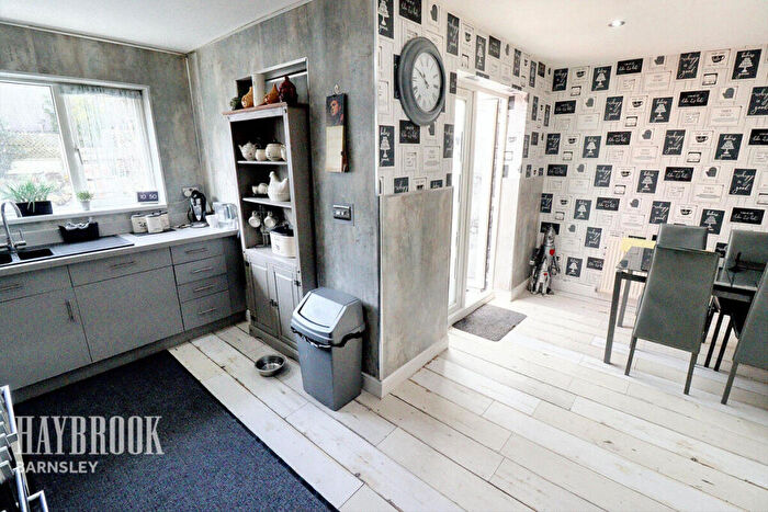 4 Bedroom Detached House For Sale In Hall Cross Avenue, Wombwell, S73