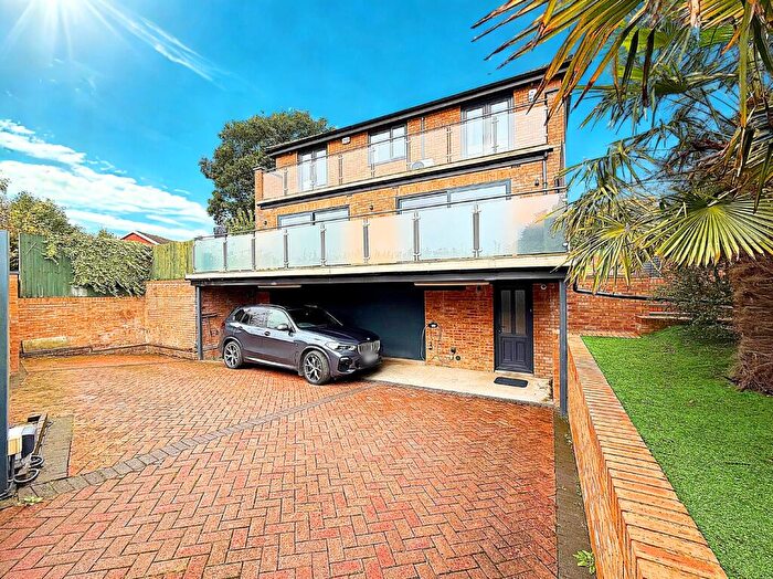 3 Bedroom Detached House For Sale In Chandlers Reach, Llantwit Fardre, Pontypridd, Rhondda Cynon Taff., CF38